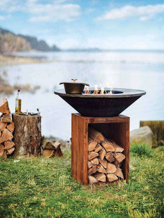 Outdoor-Grill aus Cortenstahl und Eisen
