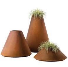 Timeless Bloom Pflanztopf für den Außenbereich aus Cortenstahl