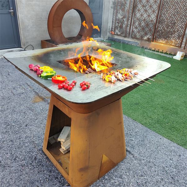 Grill aus rostigem Cortenstahl